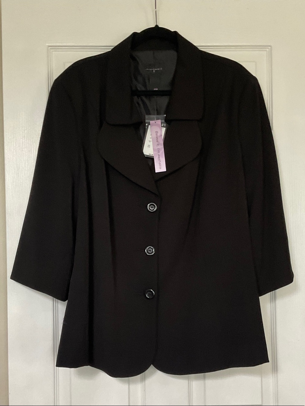 Investments Black Single-Breasted Women's Blazer with Curved Collar